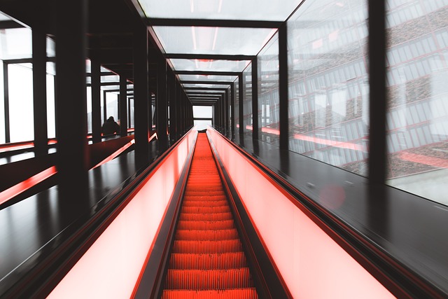 escalator-3010870_640